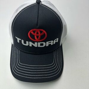 Tundra  snaoback mesh black on white
